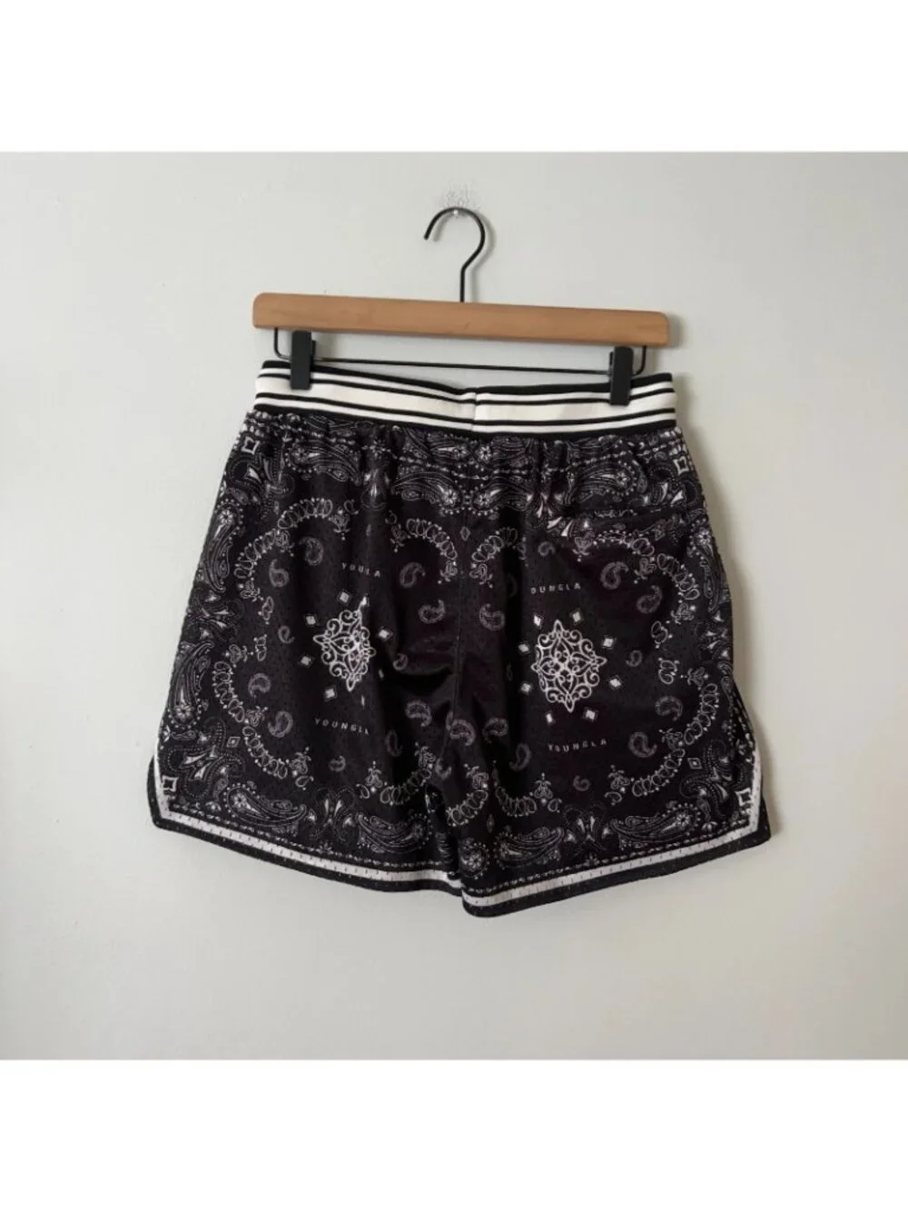 Young LA Black Bandana Print Mesh Athletic Shorts Men's Size Small